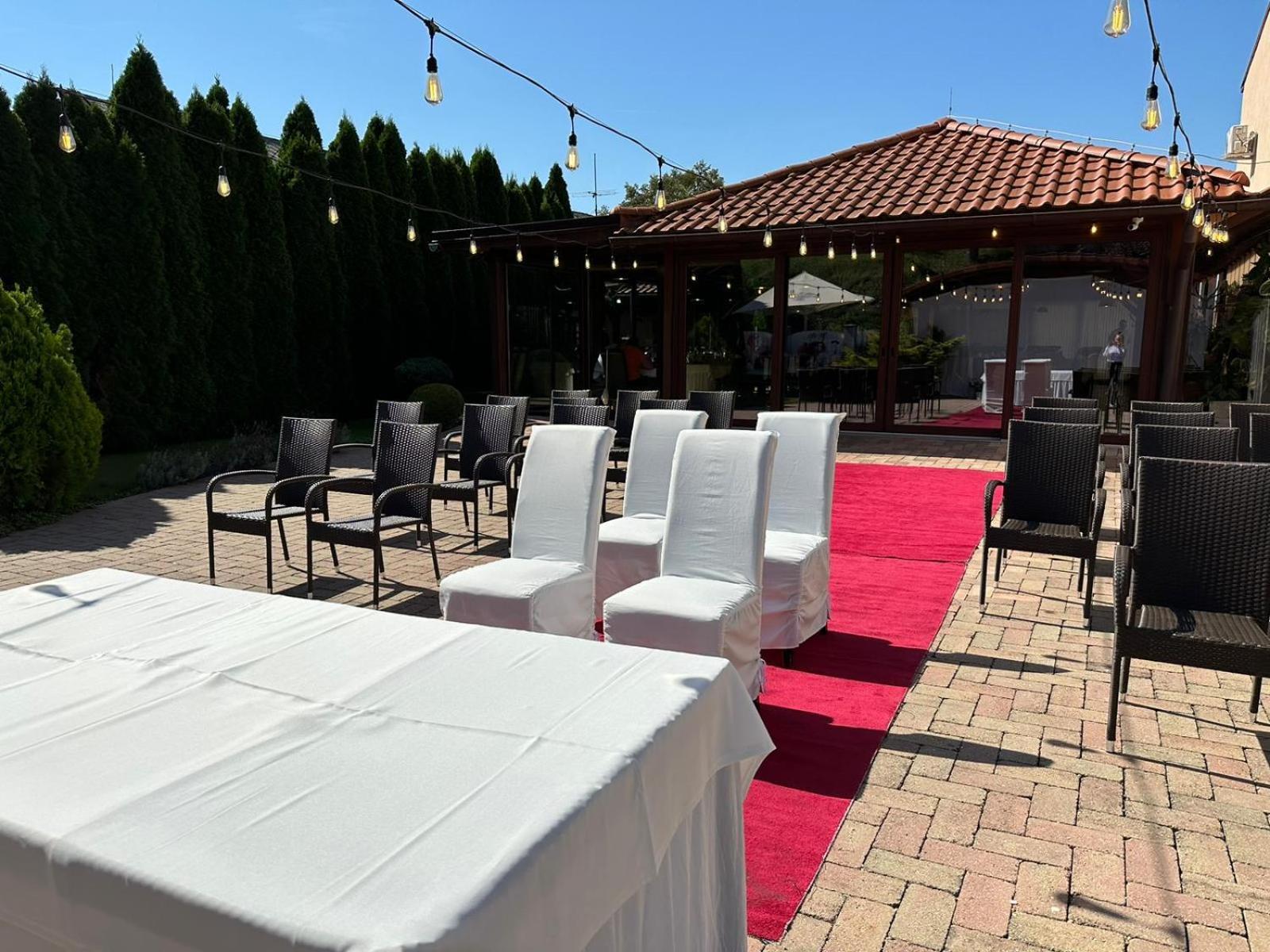 Penzion Bebek Filakovo Exteriör bild