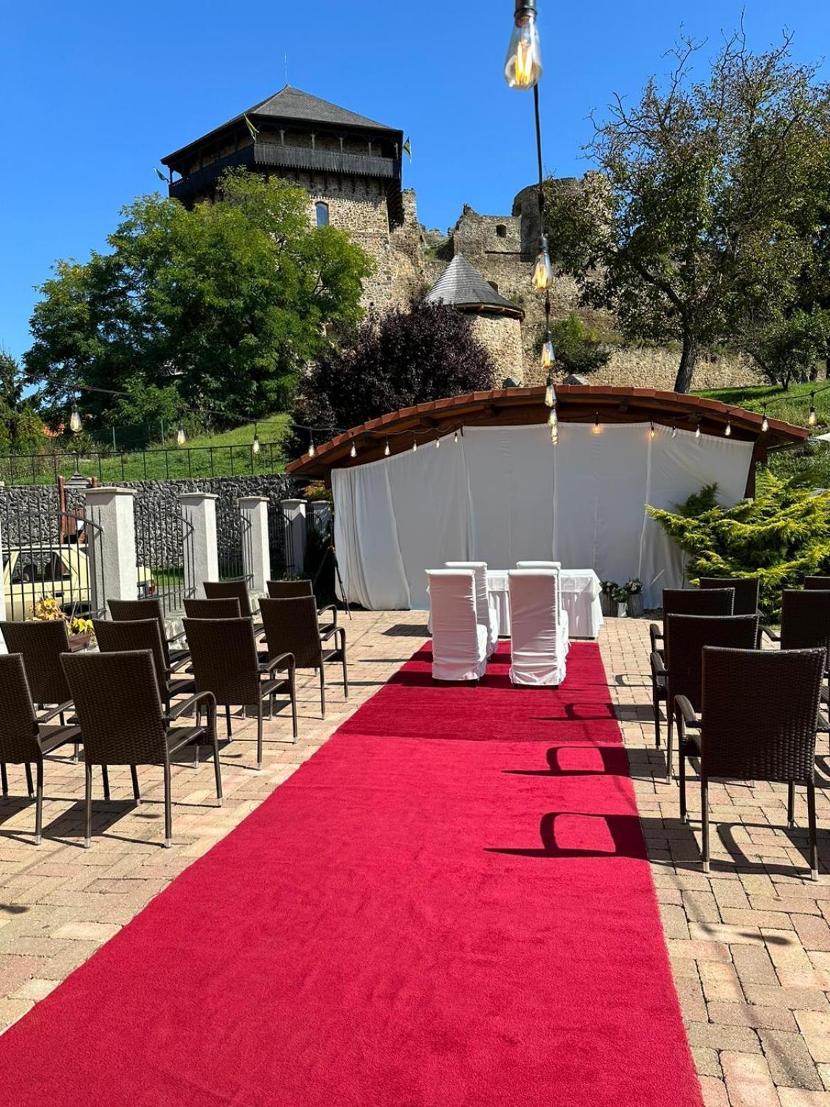 Penzion Bebek Filakovo Exteriör bild