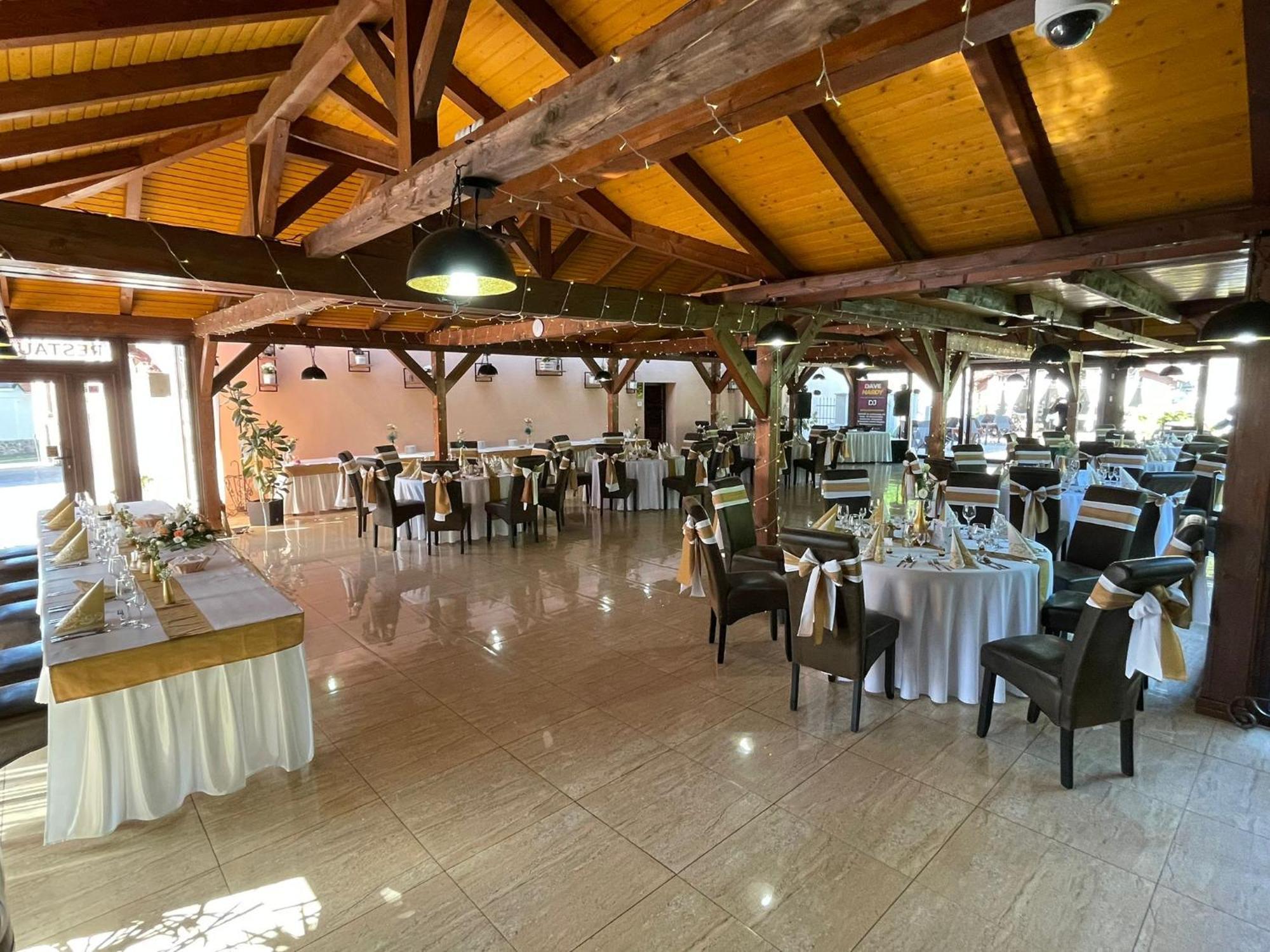 Penzion Bebek Filakovo Exteriör bild